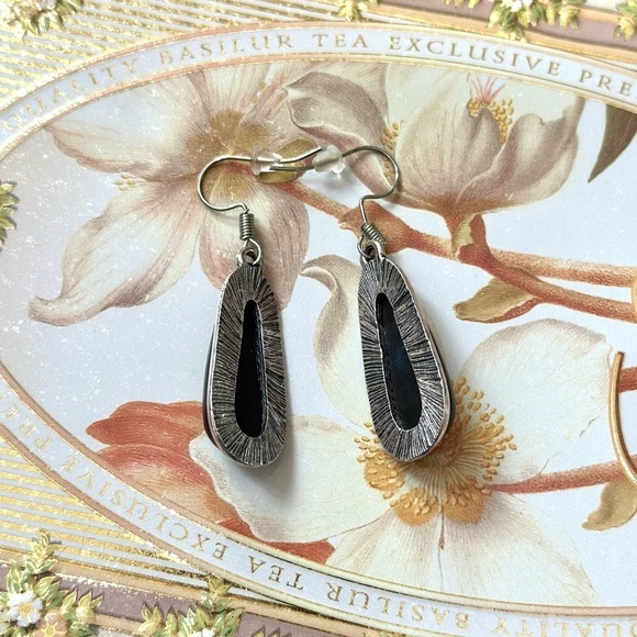 ⭐️ 5 for $25 Semi-precious Stone Teardrop Black & Silver Hoop Fashion Earrings - Picture 3 of 6